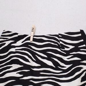 White House Black Market Zip Up Dark Wash Skirt Adult Womens Size 2 White Black